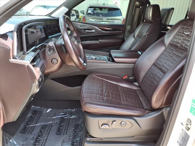 Photo of 2021 Crystal White Tricoat Cadillac Escalade