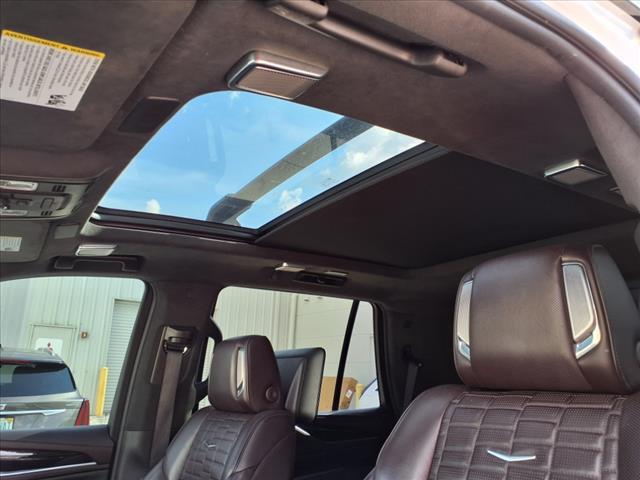 Photo of 2021 Crystal White Tricoat Cadillac Escalade