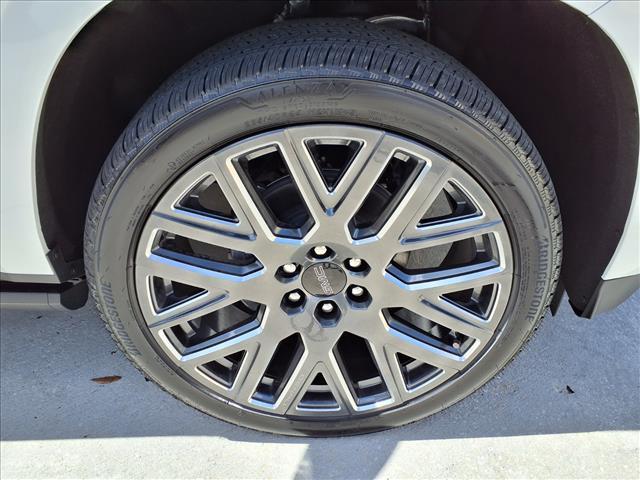 Photo of 2025 White Frost Tricoat GMC Yukon