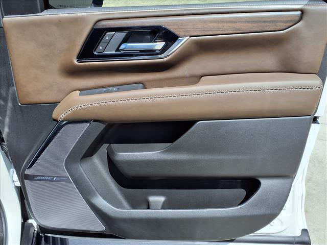 Photo of 2025 White Frost Tricoat GMC Yukon