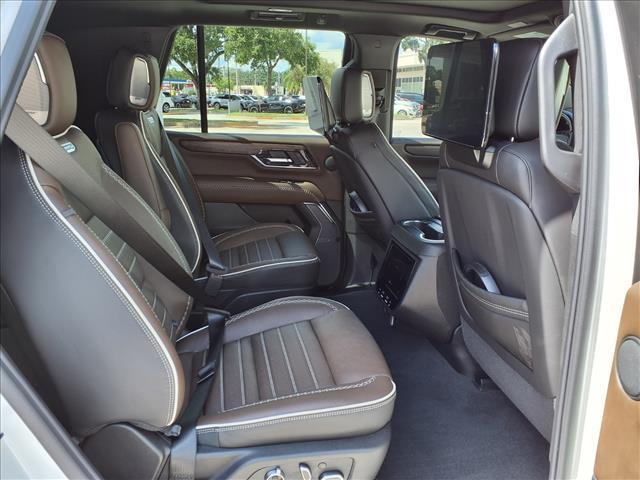 Photo of 2025 White Frost Tricoat GMC Yukon