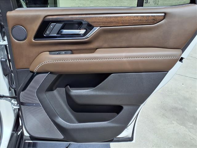 Photo of 2025 White Frost Tricoat GMC Yukon