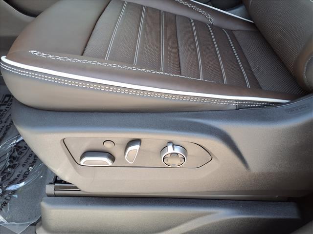 Photo of 2025 White Frost Tricoat GMC Yukon