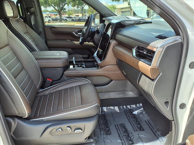 Photo of 2025 White Frost Tricoat GMC Yukon