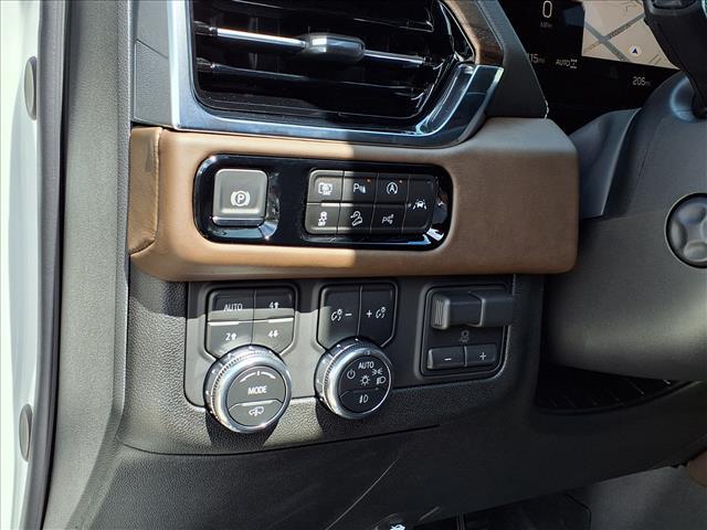 Photo of 2025 White Frost Tricoat GMC Yukon