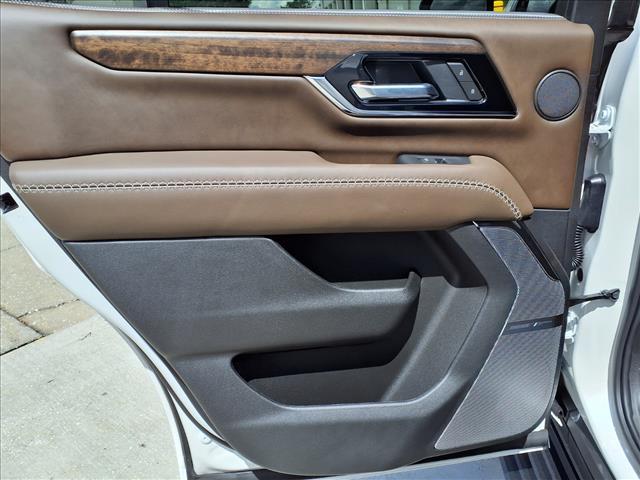 Photo of 2025 White Frost Tricoat GMC Yukon