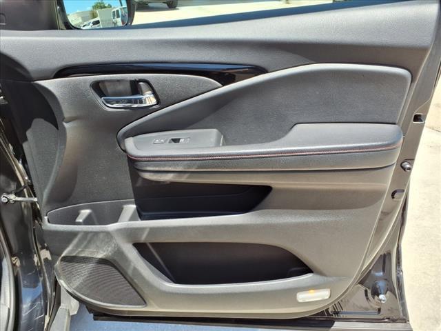 Photo of 2022 Crystal Black Pearl Honda Pilot