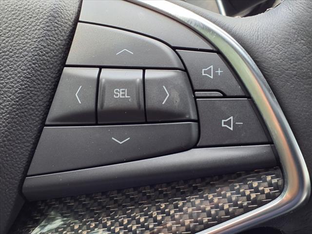 Photo of 2022 Crystal White Tricoat Cadillac XT5