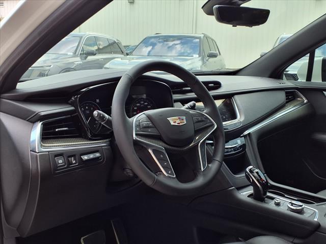 Photo of 2022 Crystal White Tricoat Cadillac XT5