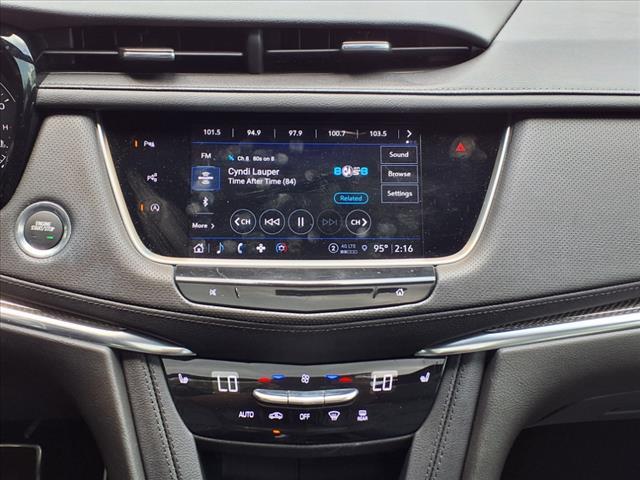 Photo of 2022 Crystal White Tricoat Cadillac XT5