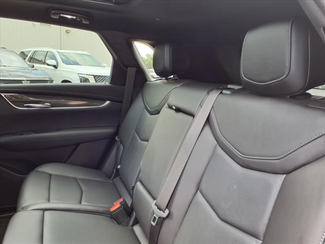 Photo of 2022 Crystal White Tricoat Cadillac XT5