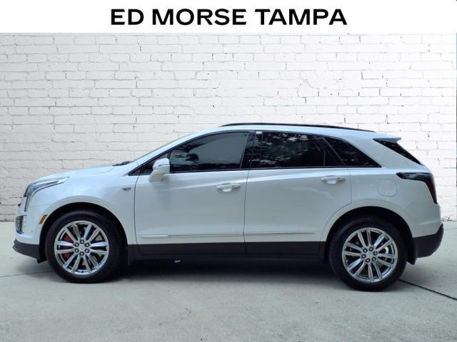 Photo of 2022 Crystal White Tricoat Cadillac XT5
