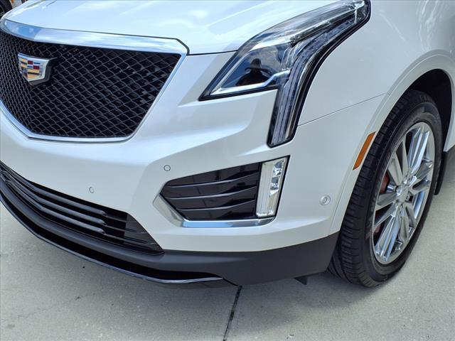 Photo of 2022 Crystal White Tricoat Cadillac XT5