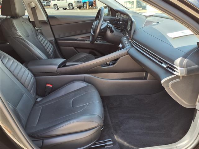 Photo of 2023 Onyx Black Hyundai ELANTRA