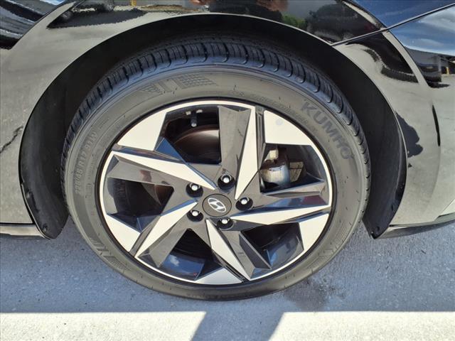 Photo of 2023 Onyx Black Hyundai ELANTRA
