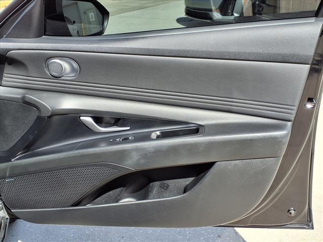 Photo of 2023 Onyx Black Hyundai ELANTRA