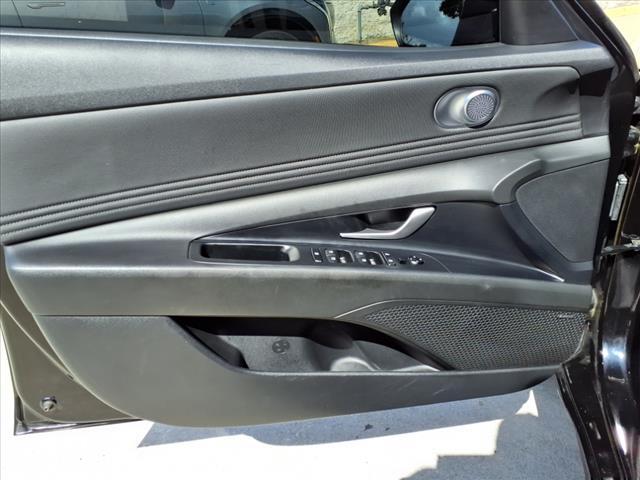 Photo of 2023 Onyx Black Hyundai ELANTRA