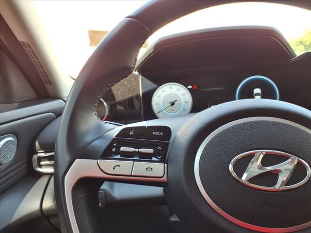 Photo of 2023 Onyx Black Hyundai ELANTRA