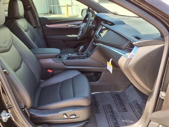 Photo of 2025 Stellar Black Metallic Cadillac XT5