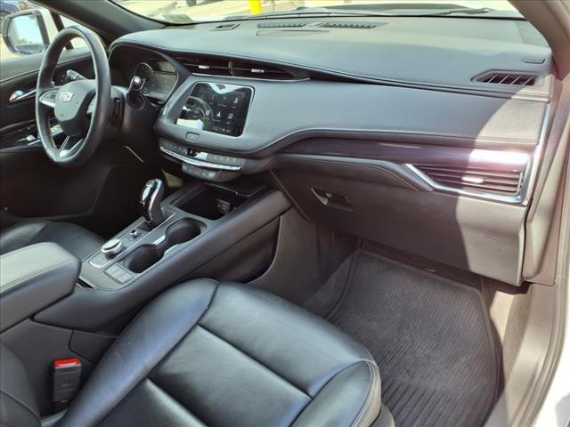 Photo of 2022 Crystal White Tricoat Cadillac XT4