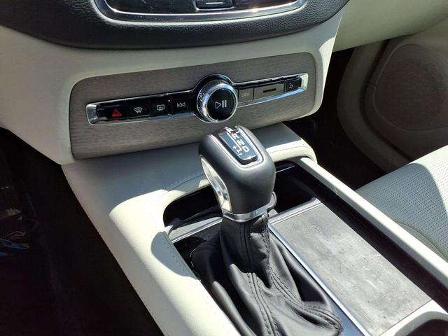 Photo of 2022 Denim Blue Metallic Volvo XC90