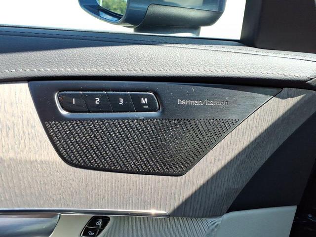 Photo of 2022 Denim Blue Metallic Volvo XC90