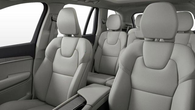 Photo of 2023 Crystal White Metallic Volvo XC90 Recharge Plug-In Hybrid