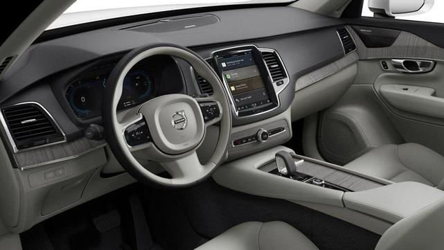 Photo of 2023 Crystal White Metallic Volvo XC90 Recharge Plug-In Hybrid