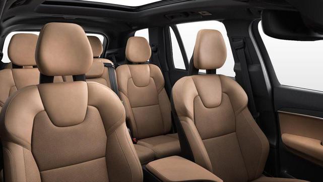 Photo of 2022 Onyx Black Metallic Volvo XC90