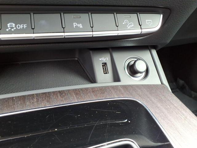 Photo of 2024 White Audi Q5