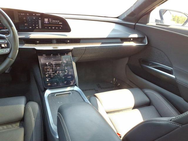 Photo of 2023 Stellar White Metallic Lucid Air