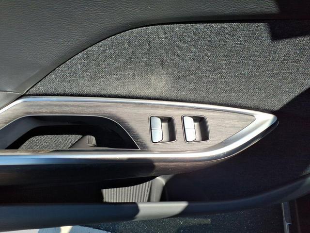Photo of 2023 Stellar White Metallic Lucid Air