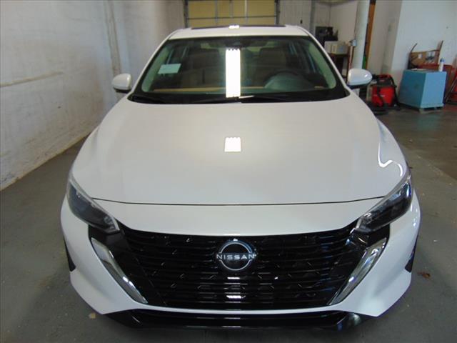 Photo of 2025 Sv Premium/Aspen Whit Nissan Sentra
