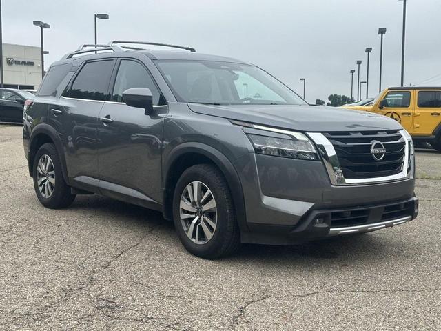 Photo of 2023 Gun Metallic Nissan Pathfinder