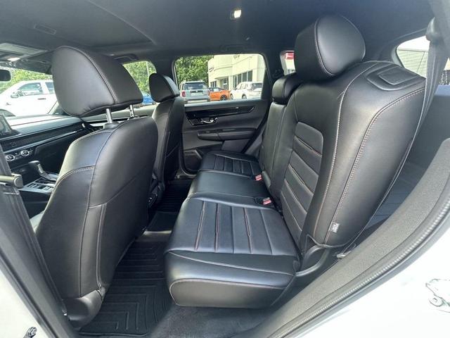 Photo of 2025 Platinum White Pearl Honda CR-V Hybrid