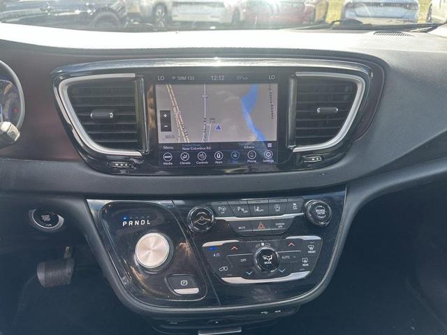 Photo of 2020 Brilliant Black Crystal Pearlcoat Chrysler Pacifica