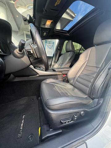 Photo of 2016 White Lexus IS 350