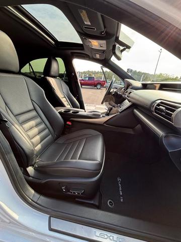 Photo of 2016 White Lexus IS 350