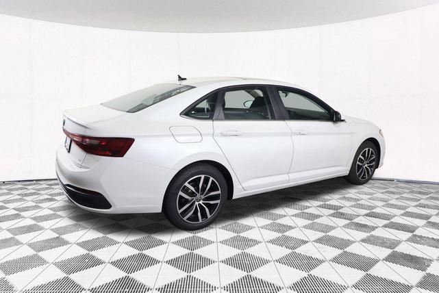 Photo of 2025 Opal White Pearl Effect Volkswagen Jetta