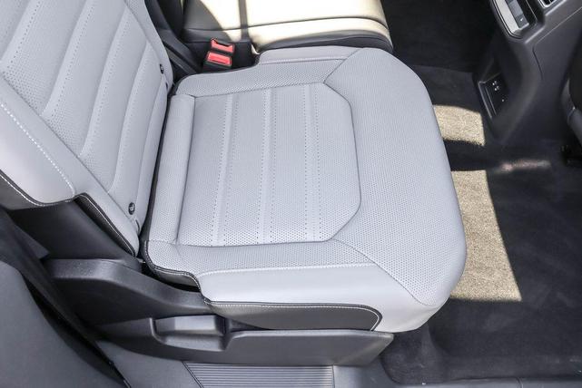 Photo of 2024 Opal White Pearl Effect Volkswagen Atlas Cross Sport