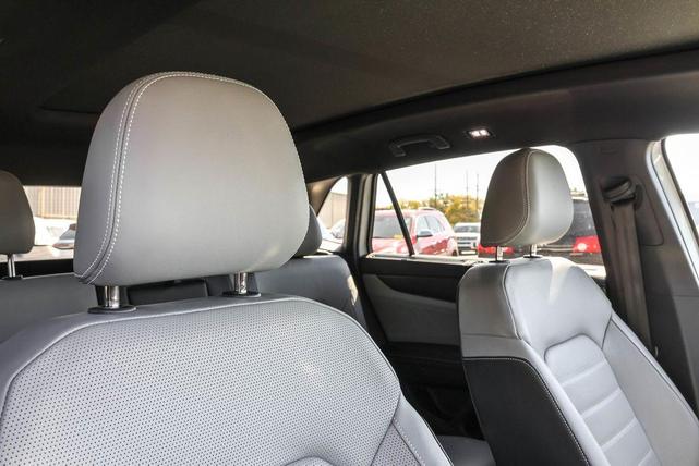 Photo of 2024 Opal White Pearl Effect Volkswagen Atlas Cross Sport