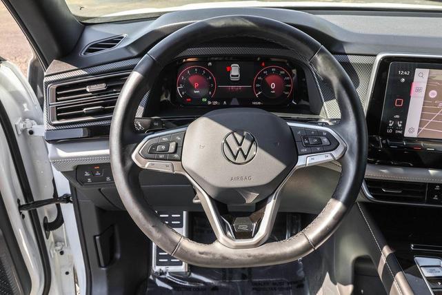 Photo of 2024 Opal White Pearl Effect Volkswagen Atlas Cross Sport
