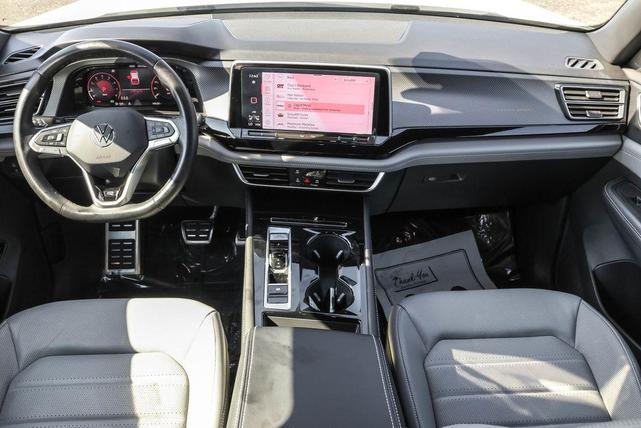 Photo of 2024 Opal White Pearl Effect Volkswagen Atlas Cross Sport
