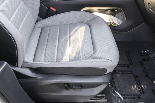 Photo of 2024 Opal White Pearl Effect Volkswagen Atlas Cross Sport