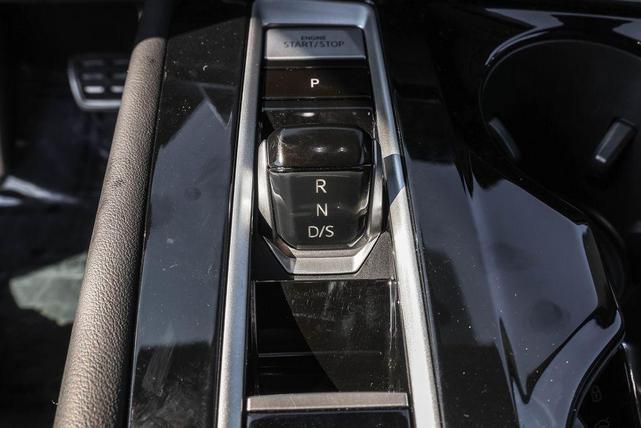 Photo of 2024 Opal White Pearl Effect Volkswagen Atlas Cross Sport