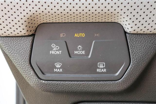Photo of 2024 Opal White Pearl Effect Volkswagen Atlas Cross Sport