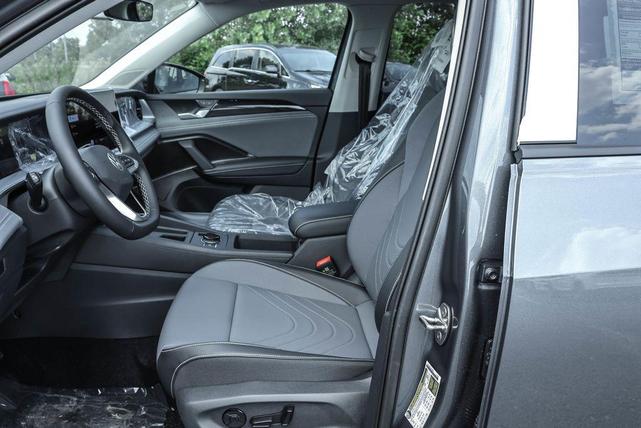 Photo of 2025 Platinum Gray Metallic Volkswagen Tiguan