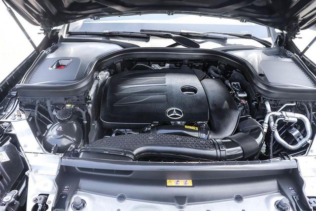 Photo of 2022 Black Mercedes-Benz GLC 300