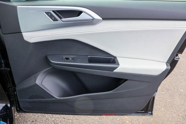 Photo of 2025 Deep Black Pearl Effect Volkswagen Taos