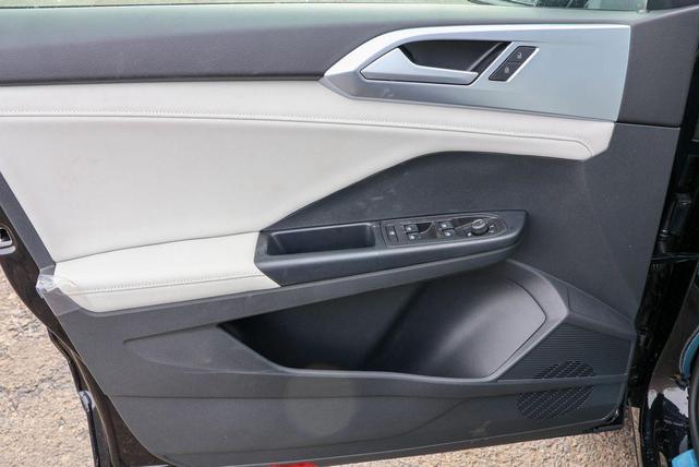 Photo of 2025 Deep Black Pearl Effect Volkswagen Taos